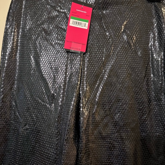 ⭐️ NWT ⭐️ Commando Faux LeatherSnakeSkin Print Navy Flare Leggings - Picture 2 of 7